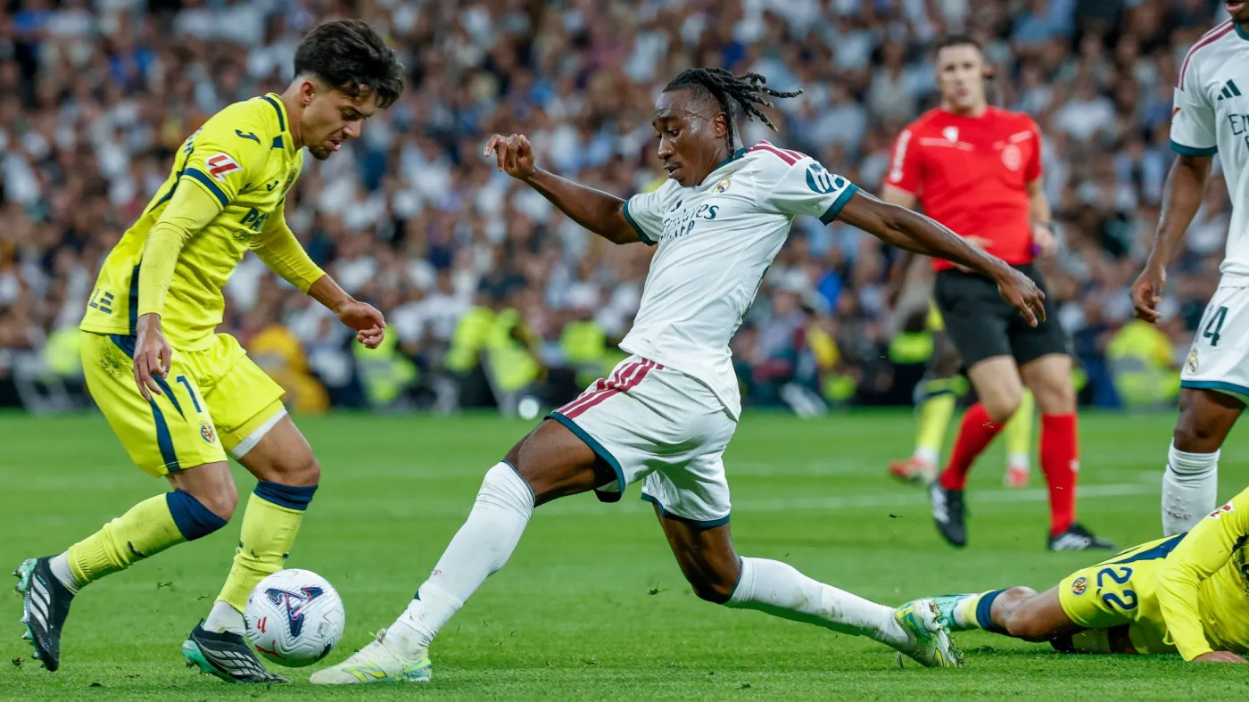 Real Madryt wygrał z Villarrealem, ale może stracić Viniciusa na El Clasico. Barcelona nie zwalnia tempa