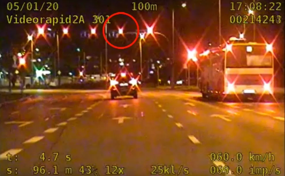 Trzy razy na czerwonym pod nosem policjantów grupy SPEED. Kara była bolesna