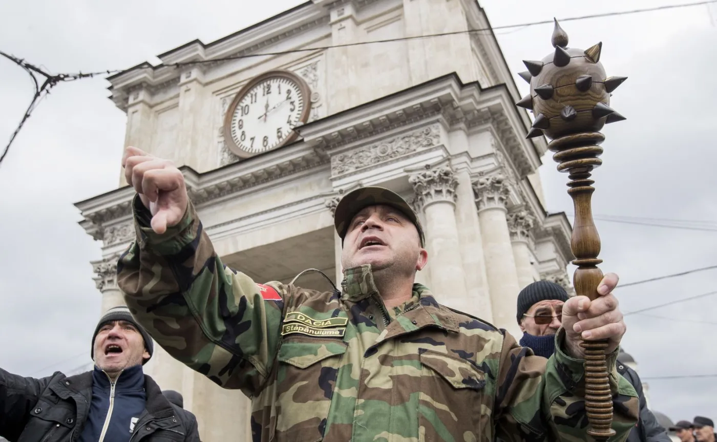 Dantejskie sceny w Mołdawii. Protestujący wybili szyby w siedzibie rządu