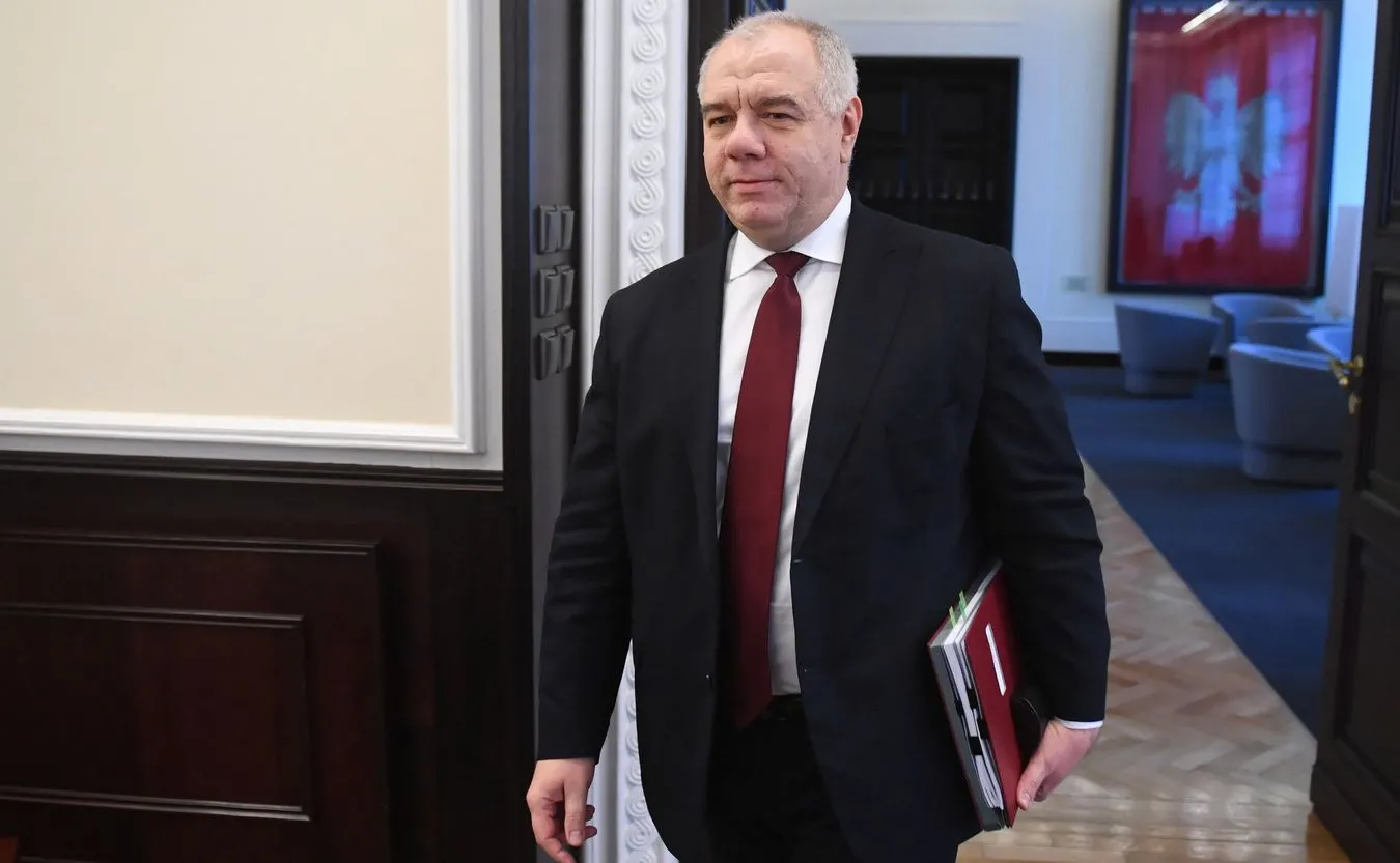 Sasin o maskach ochronnych: Ściągamy z zagranicy ten towar, zewsząd, skąd tylko można