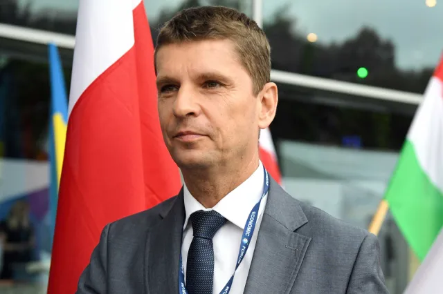 Podwyżki dla nauczycieli od września 2020. Związkowcy: To nie rozwiązuje problemu