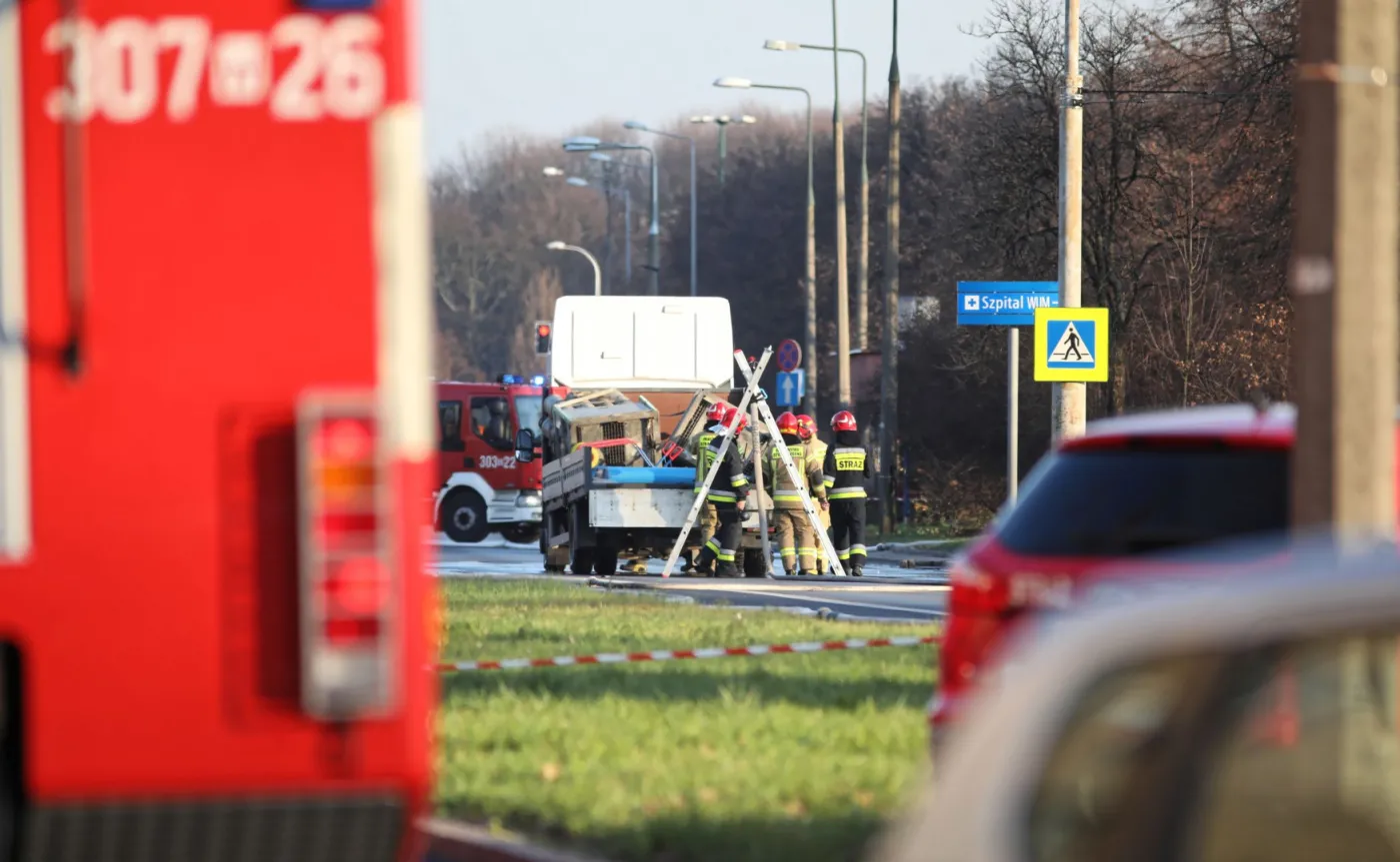 Rozszczelnienie butli z gazem w Warszawie. Koniec utrudnień na Banacha [ZDJĘCIA]