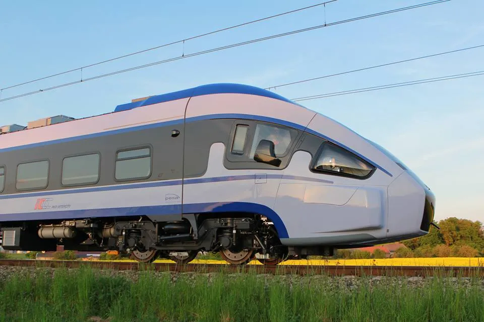 Co z polską luxtorpedą? PKP Intercity rozkręca zakupy i modernizację taboru