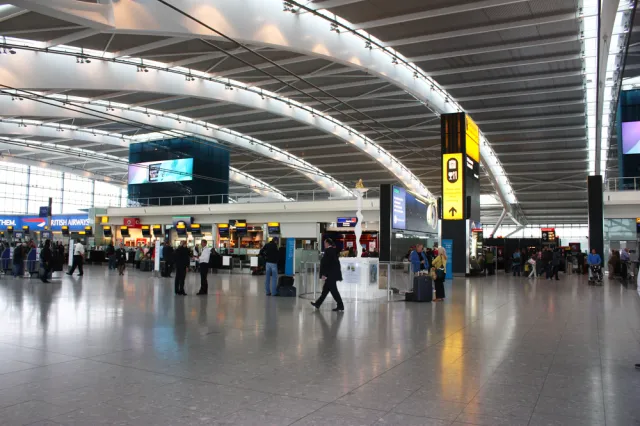 Wielka Brytania: Na lotnisku Heathrow dostępne są szybkie testy na koronawirusa