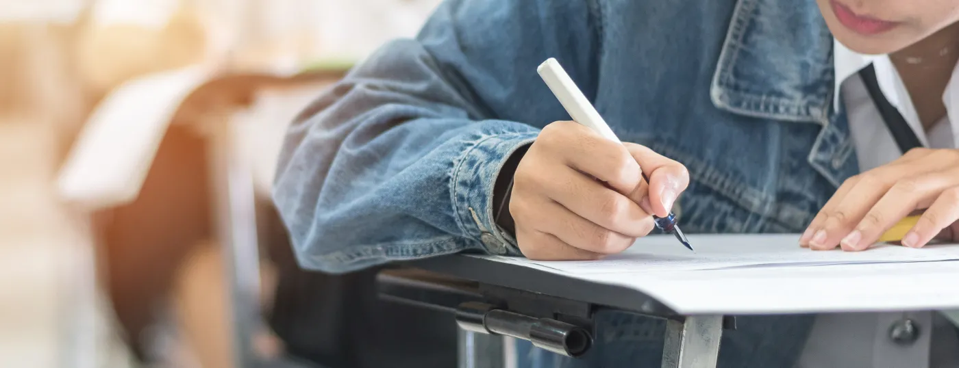 Egzamin ósmoklasisty. Dziś absolwenci szkół podstawowych odbiorą zaświadczenia o wyniku