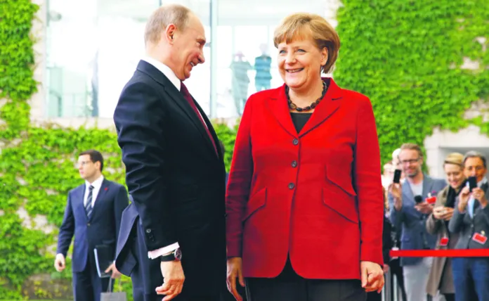 W trakcie rozmowy telefonicznej Putin i Merkel omówili min. kwestie Ukrainy i walki z koronawirusem
