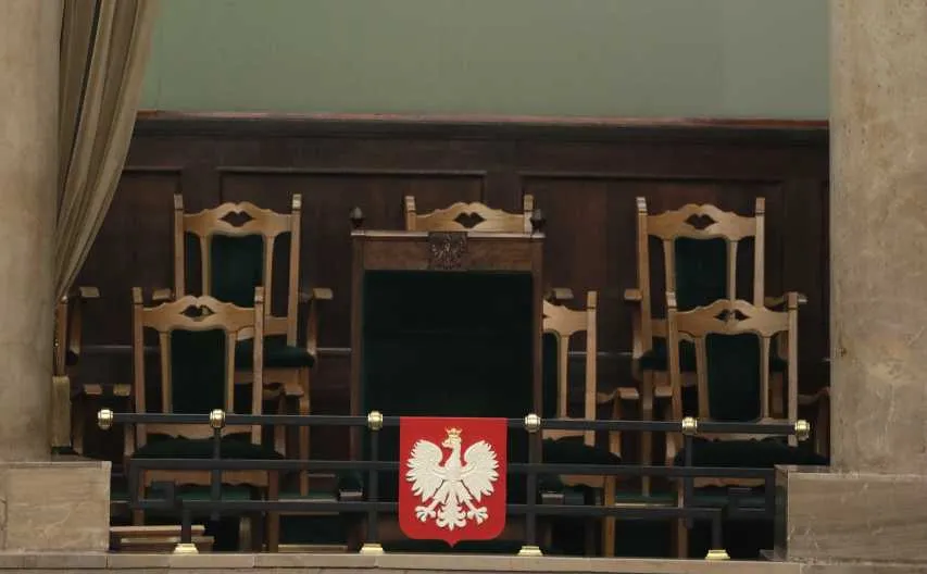 Pusta loża prezydencka podczas debaty o wprowadzeniu stanu wyjątkowego