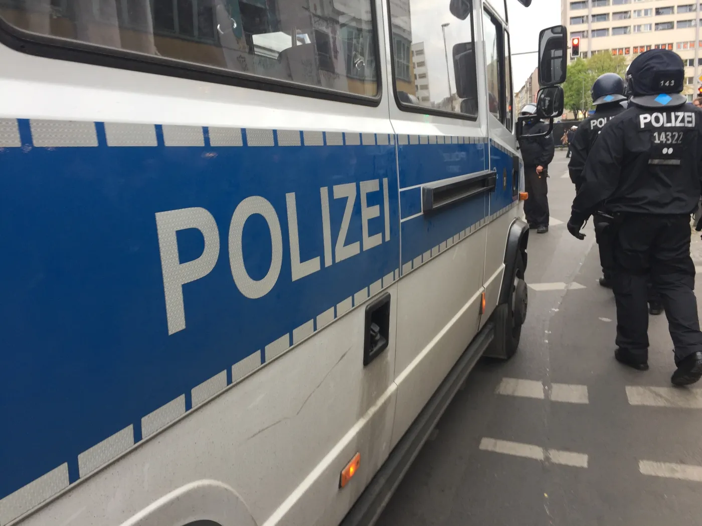 Koronasceptycy planowali zamach na premiera Saksonii. Policja przeprowadziła obławę