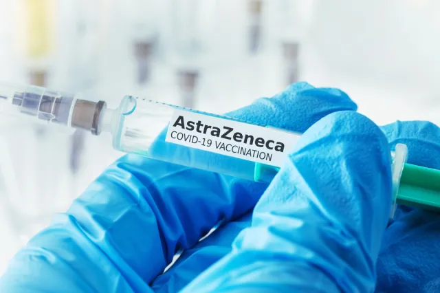 Eksperci EMA ponownie zbadają, czy szczepionka AstraZeneki wywołuje zakrzepy krwi