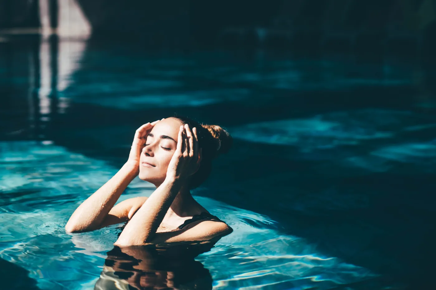 Sanatorium Uzdrowisko Kobieta Woda Basen Woman,Relaxing,In,The,Swimming,Pool.