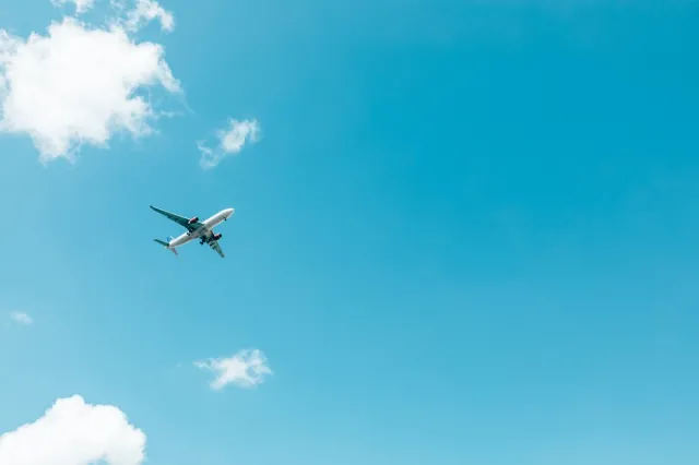 Ile zarabiają linie lotnicze? IATA podaje szacunki tegorocznych zysków
