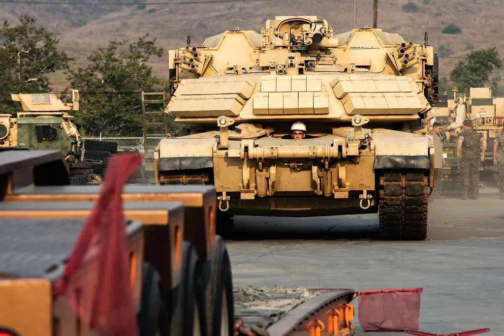 m1150, USA, czołg saperski