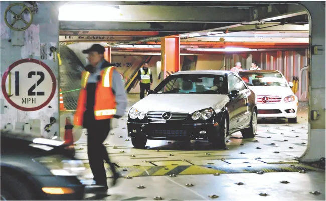 W latach 1998 – 2008 Daimler wydał dziesiątki milionów dolarów na łapówki dla urzędników w Rosji, Chinach i Korei Północnej