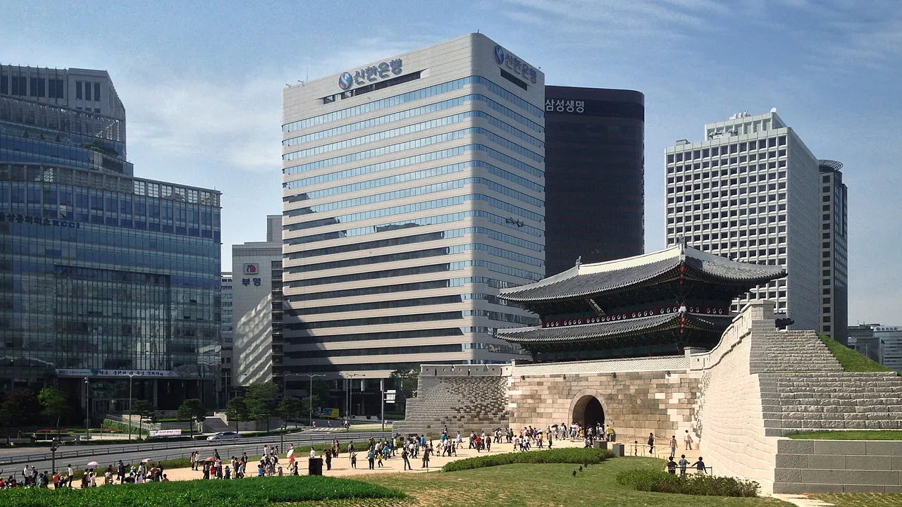 1456329-brama-sungnyemun-w-seulu.jpg