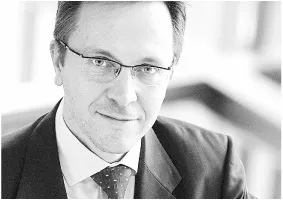 Rybiński: Bankier daje parasol, gdy świeci słońce, a zabiera, gdy pada deszcz