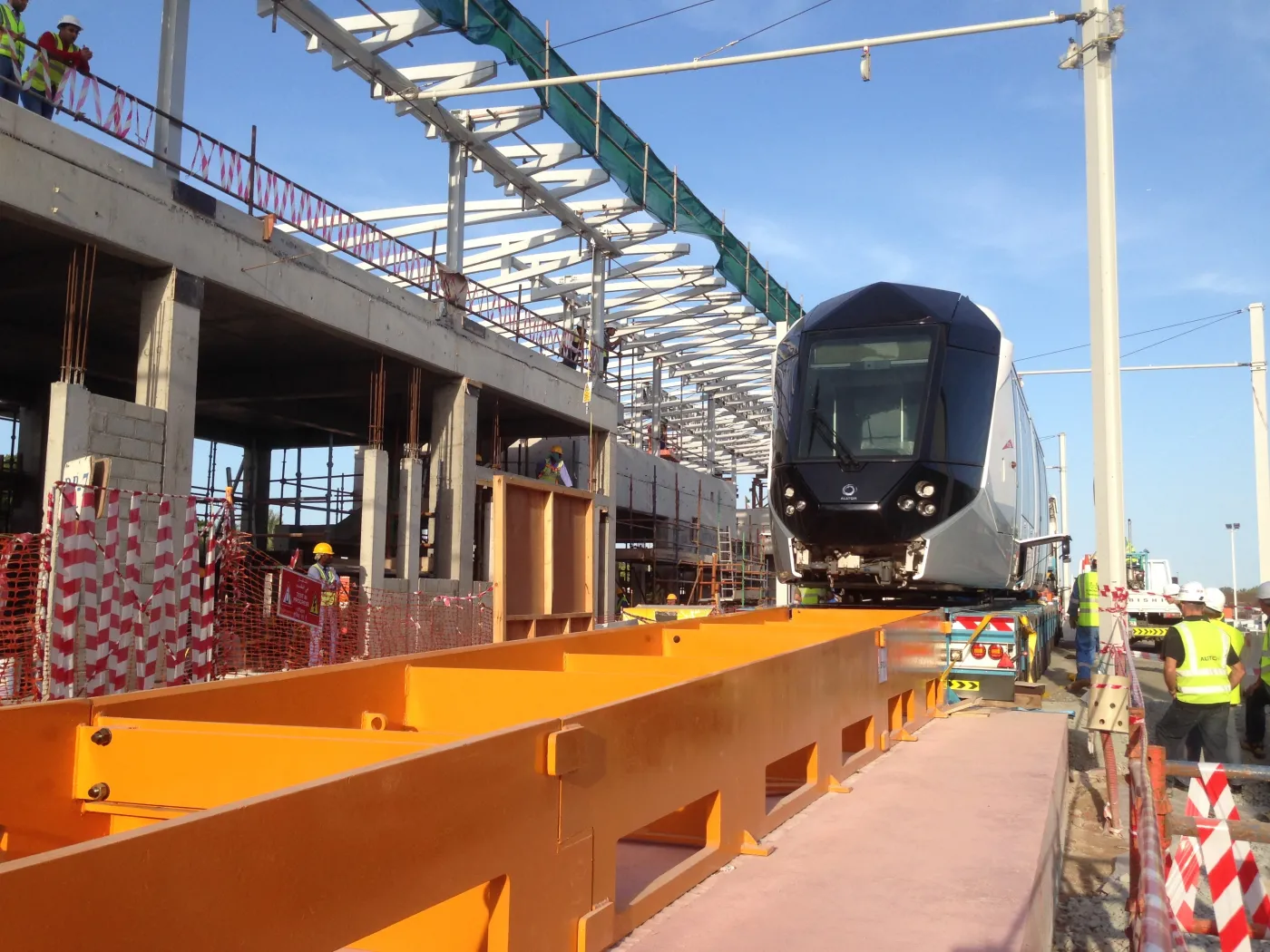 2008406-dubaj-transport-tramwaju.jpg