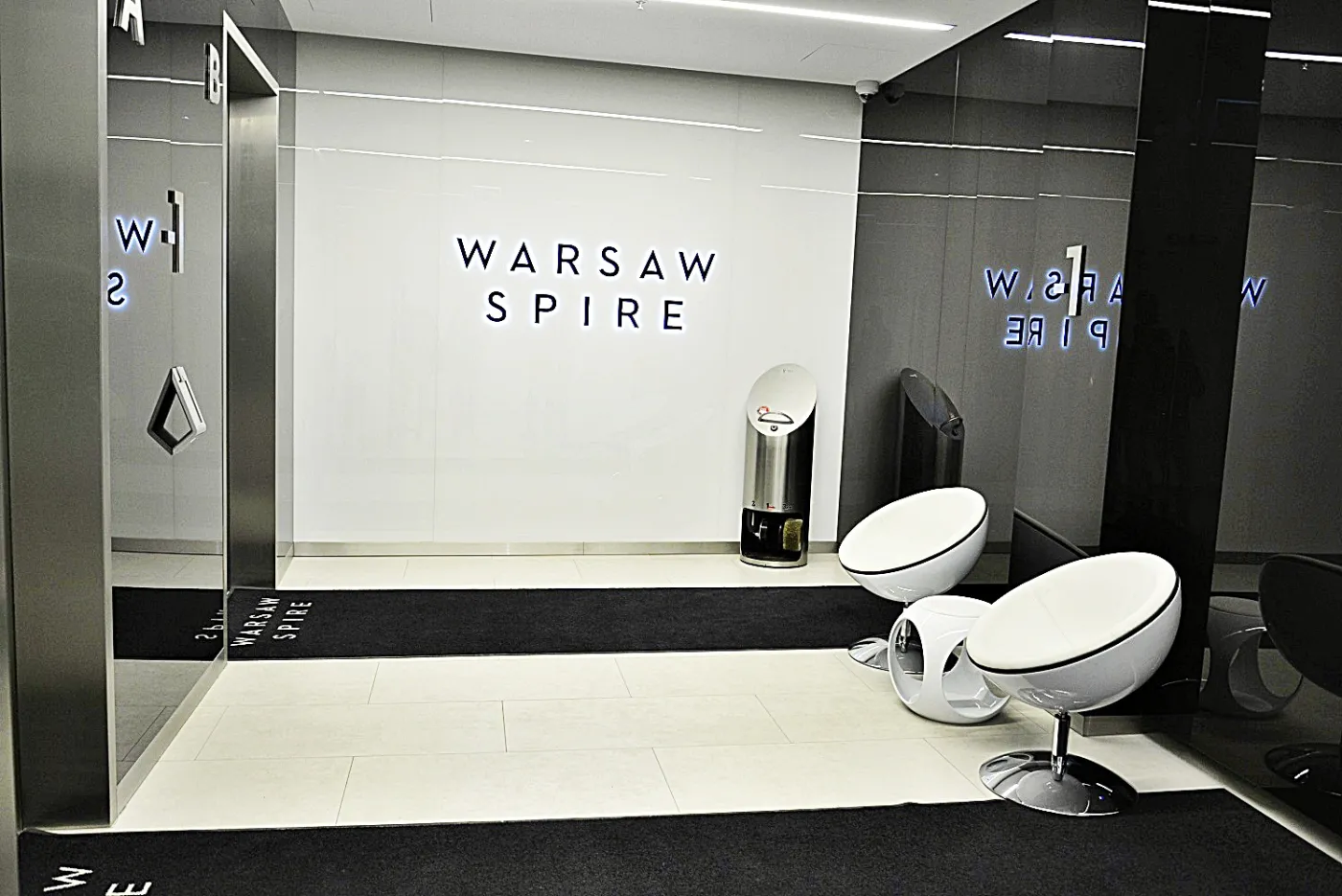2522765-warsaw-spire-hol-windowy.jpg