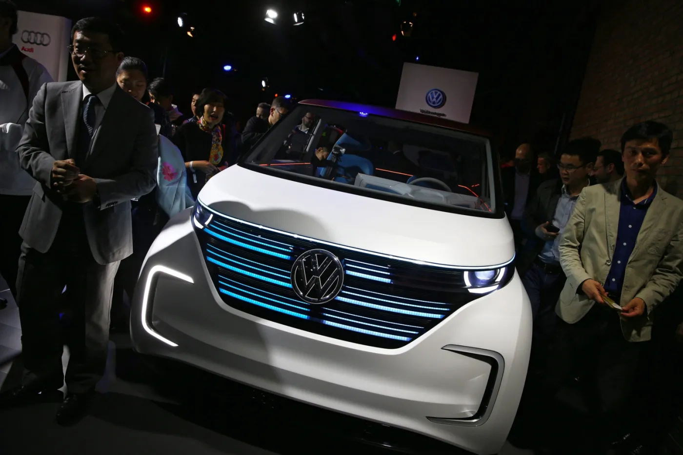 2527811-volkswagen-budd-e-concept.jpg