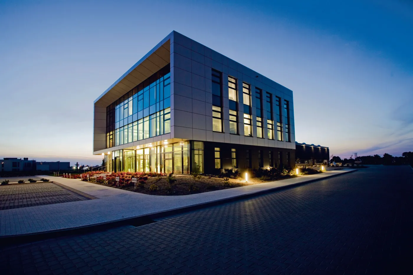 2567210-ekologiczny-budynek-fot.jpg