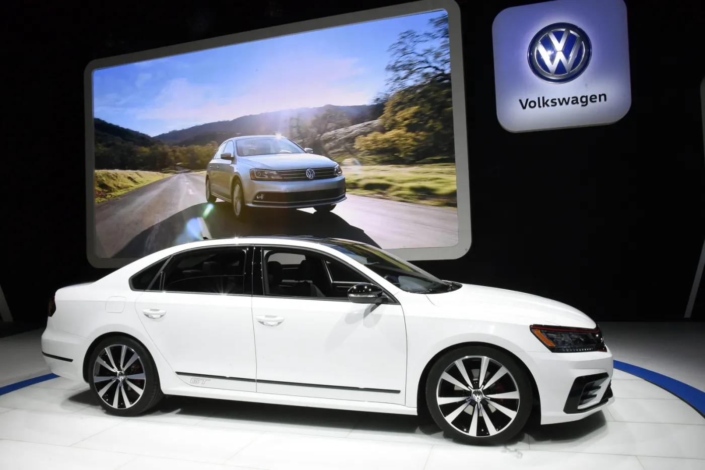 2726437-volkswagen-passat-gt-vr.jpg
