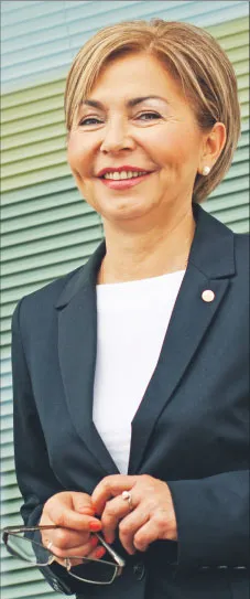 Hanka Krzyżańska, w Grupie Lotos pracuje od 2,5 roku. Zanim została prezesem Lotos Paliw, spółki zarządzającej siecią stacji Grupy Lotos, była odpowiedzialna za rozwój sieci detalicznej w polskim oddziale koncernu Shell, a wcześniej w niemieckiej sieci DEA.