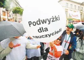 Wyższe pensje dla nauczycieli to jedna ze spełnionych obietnic rządu Tuska