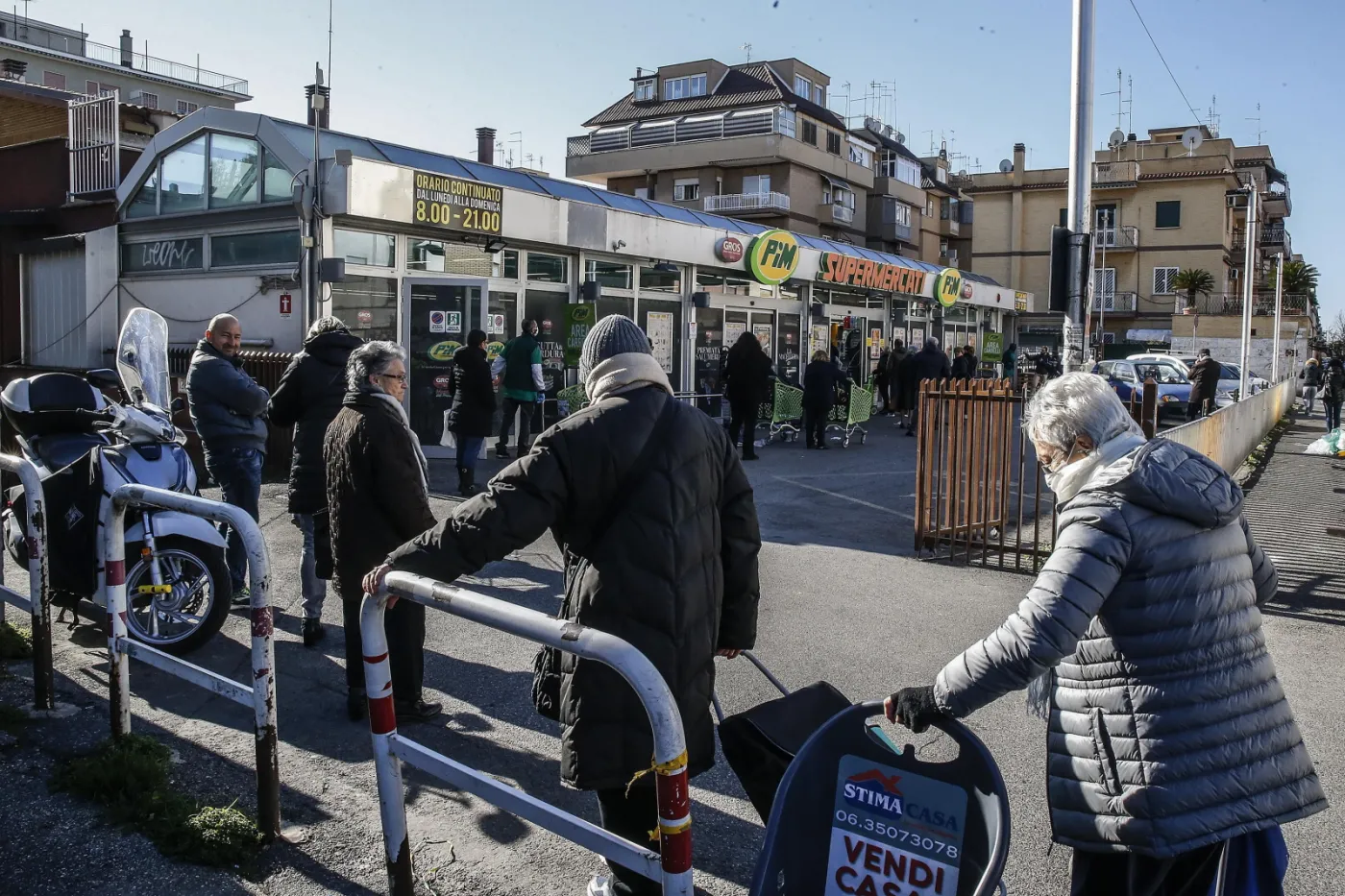 Epidemia paraliżuje Europę. Oto, jak poszczególne państwa walczą z koronawirusem