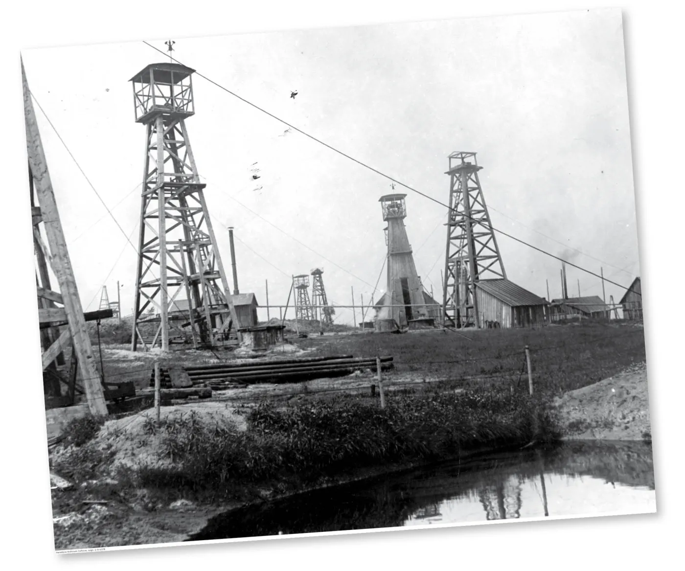 3849637-kopalnia-nafty-minerwa-w.jpg