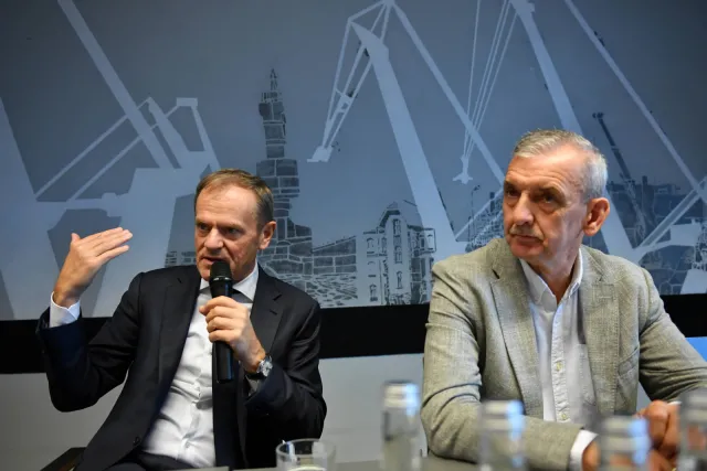 Tusk po spotkaniu z Broniarzem: Szkoła nie może być kolejną ofiarą złych rządów