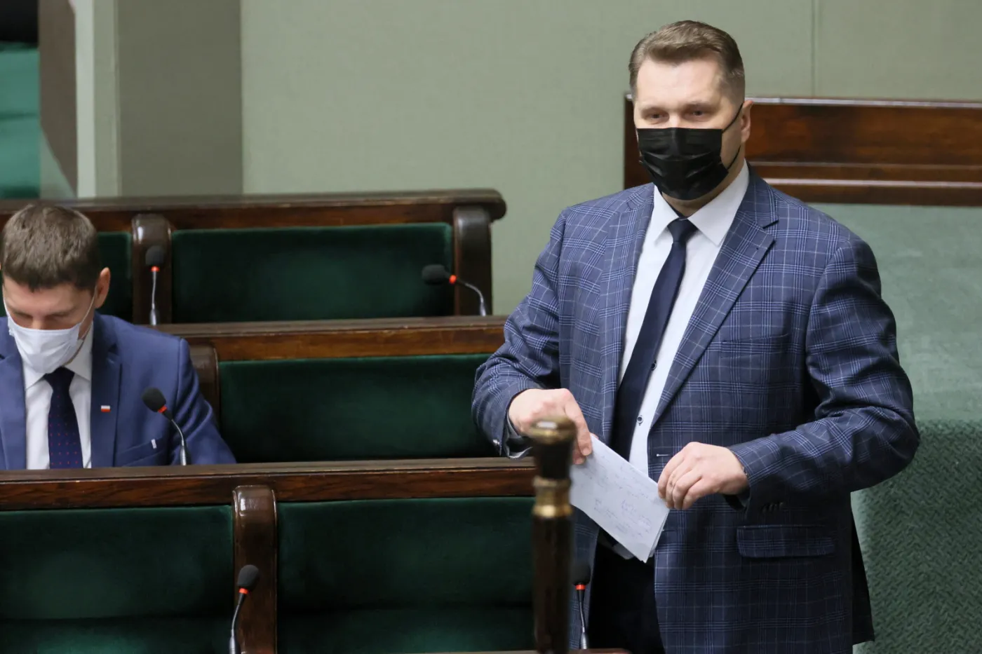 Burzliwa debata nad Lex Czarnek. "PiS chce wymusić na nauczycielach modelowanie ludzi uległych i biernych"