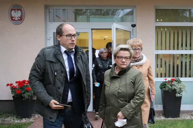 „Białe miasteczko” nie kończy strajku. Ratownicy podzieleni kompromisem
