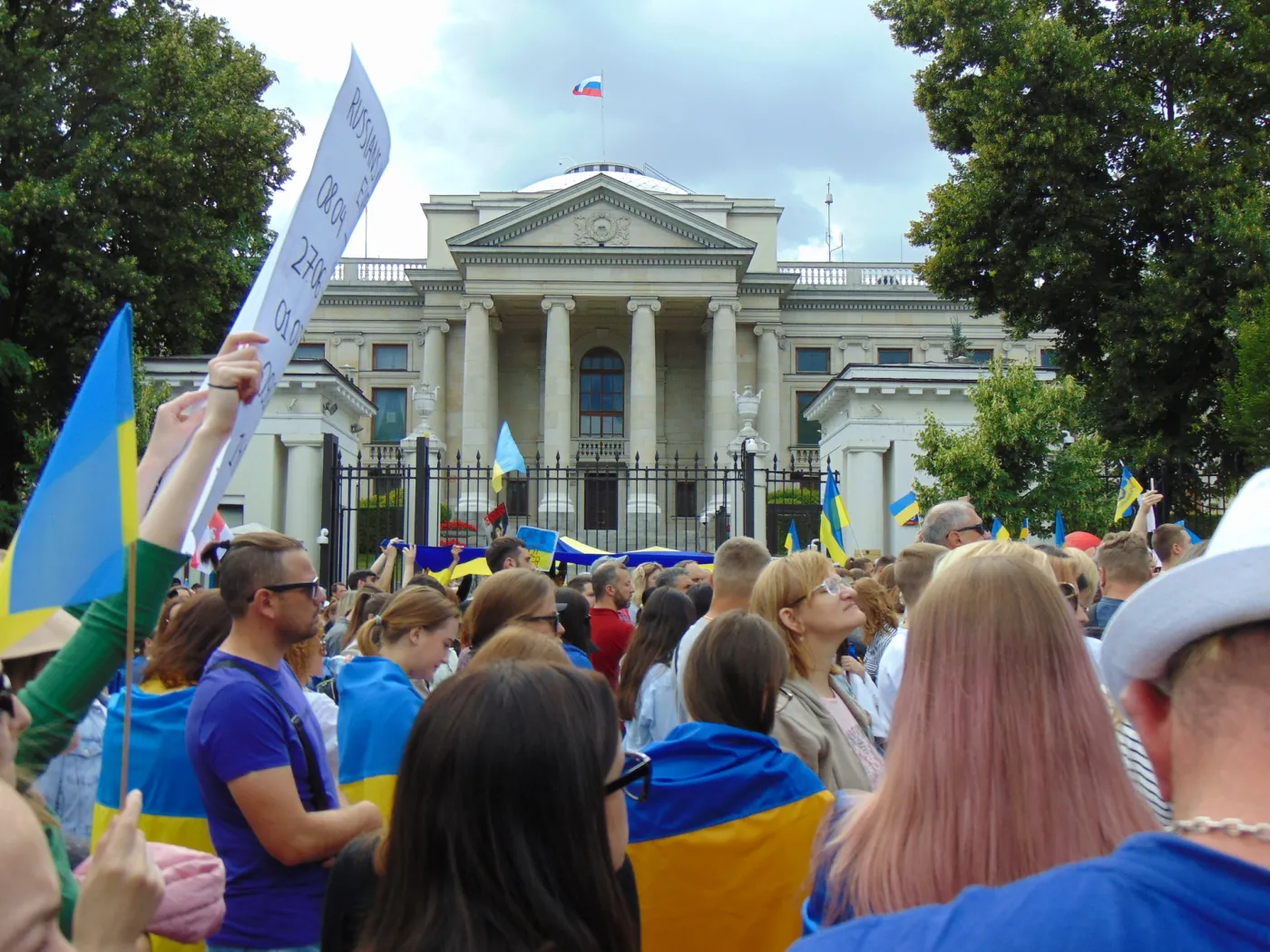 "Terroryści, terroryści!" Manifestacja przed ambasadą Rosji w Warszawie [GALERIA]
