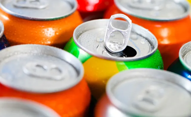 Klienci dostaną zwrot pieniędzy za puszki. Rząd ma się zająć systemem kaucyjnym
