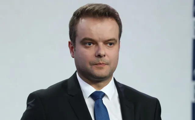 Rzecznik PiS: Szymon Hołownia powinien wytłumaczyć, kto go sponsoruje