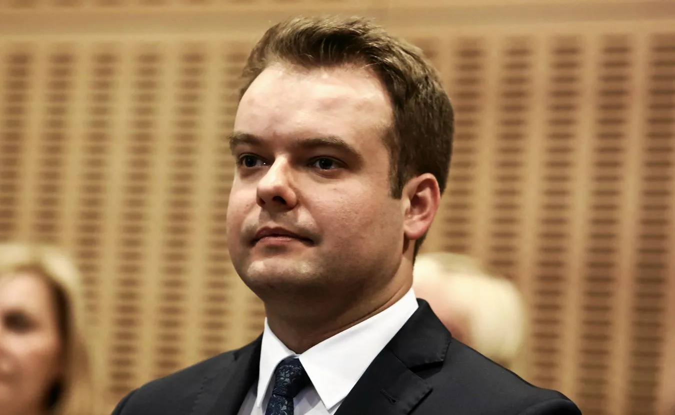 Rzecznik PiS: Uchwałą ws. relokacji migrantów chcemy dać mandat rządowi, aby postawił mocne weto na forum UE