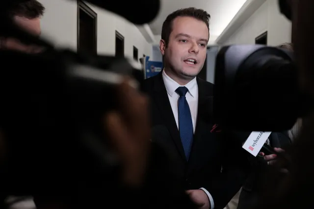 PiS złoży do Sejmu projekt uchwały w sprawie mechanizmu przymusowej relokacji nielegalnych migrantów