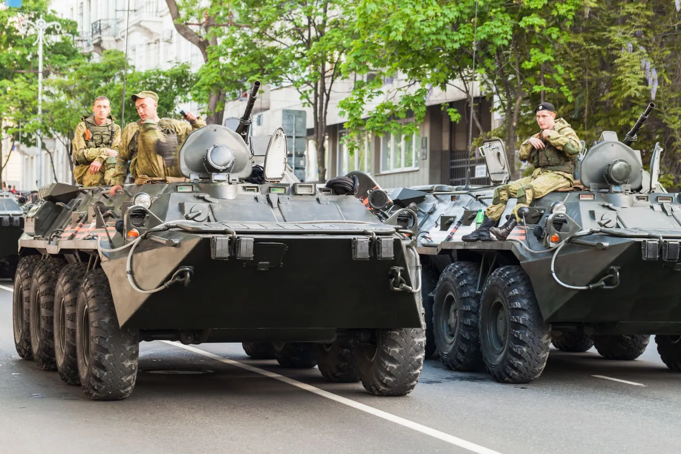 Rosyjscy wojskowi ewakuują rodziny z Krymu