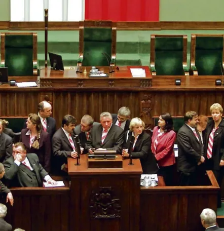 Samoobrona, blokując mównicę sejmową, sprzeciwia się prywatyzacji STOEN-u