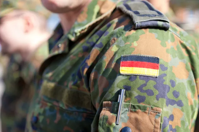 Cięcia budżetowe i mniejsze wydatki na obronność. Niemieckie wpływy w NATO słabną