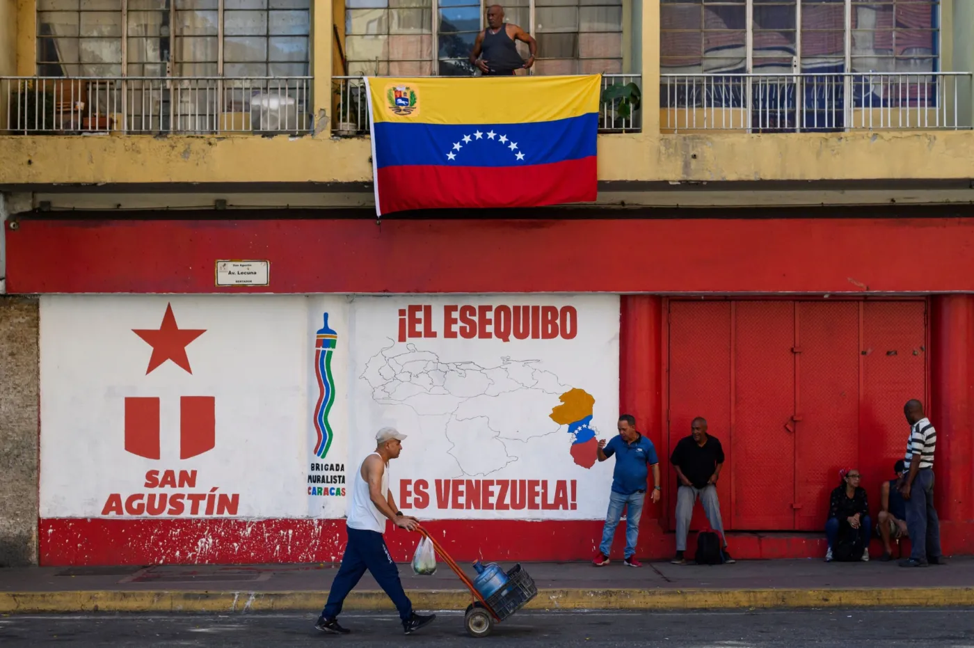Wenezuela: Rosyjska fregata w porcie na chwilę przed negocjacjami Maduro z USA