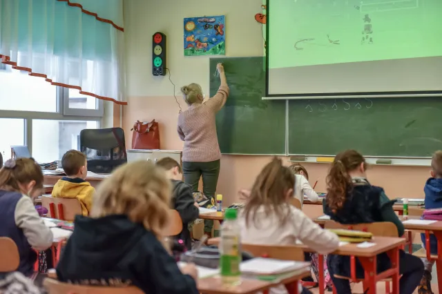 Rok szkolny 2025/2026. MEN: w  szkołach podstawowych ponad 30 tys. uczniów mniej niż rok temu