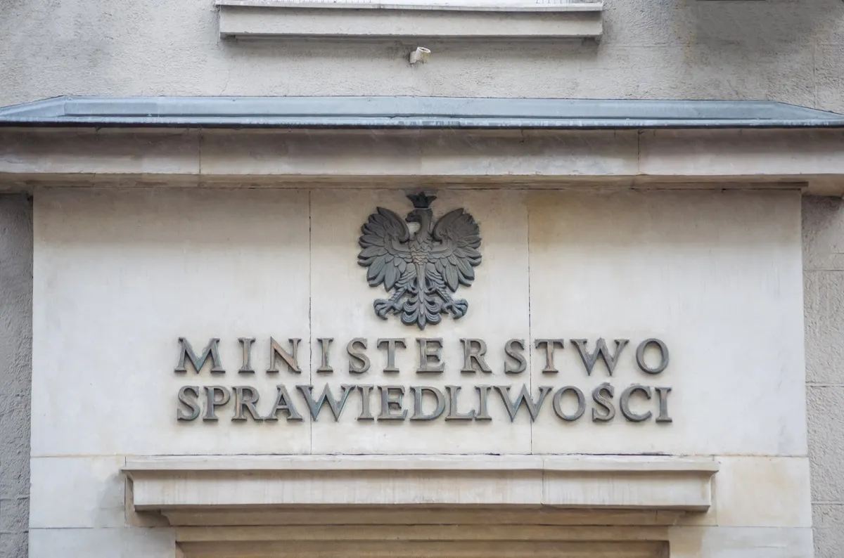 Karta Rodziny Mundurowej dla większej grupy beneficjentów. Chce tego resort sprawiedliwości
