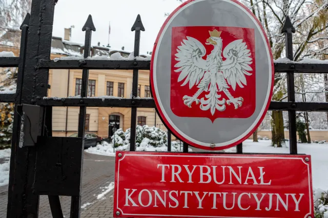 TSUE w pełni po stronie KE. Trybunał Konstytucyjny nie spełnia wymogów „niezawisłego i bezstronnego sądu”