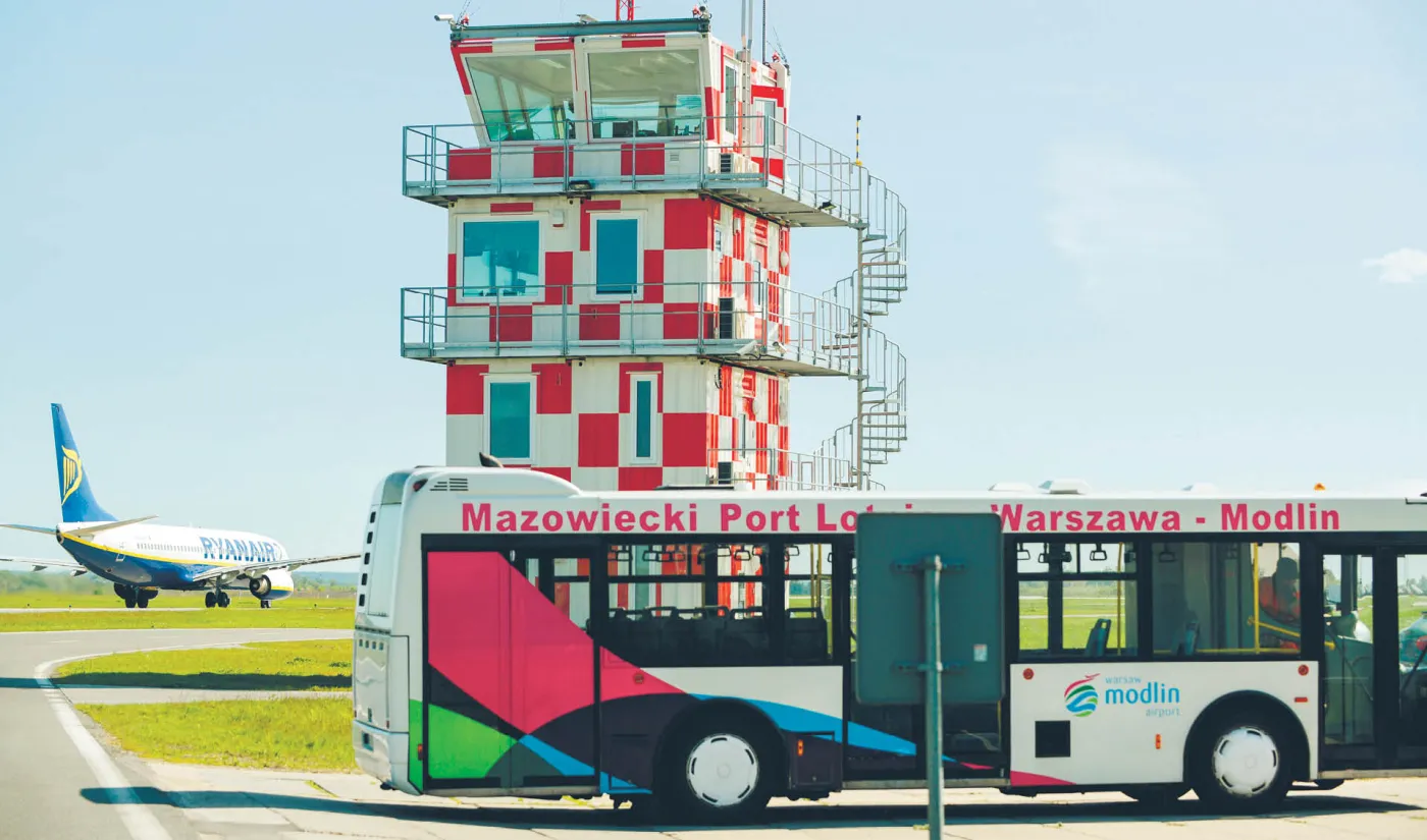 Turbulencje na lotnisku Warszawa-Modlin