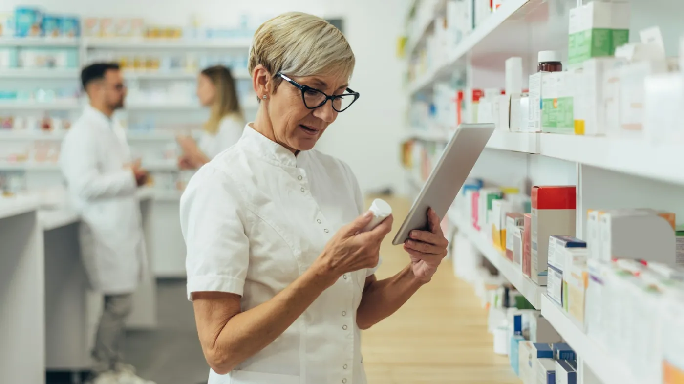 Braki leków w aptekach – farmaceuta sprawdza dostępność leku wrzesień 2026