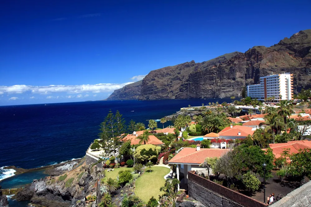 955478-puerto-santiago-na-teneryfie.jpg