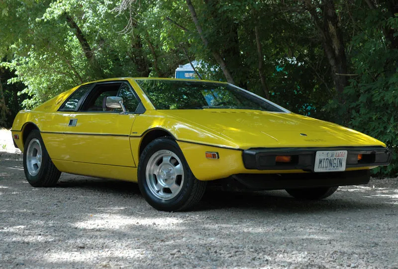 940695-800px-lotus-esprit-s1-1977-fed.jpg