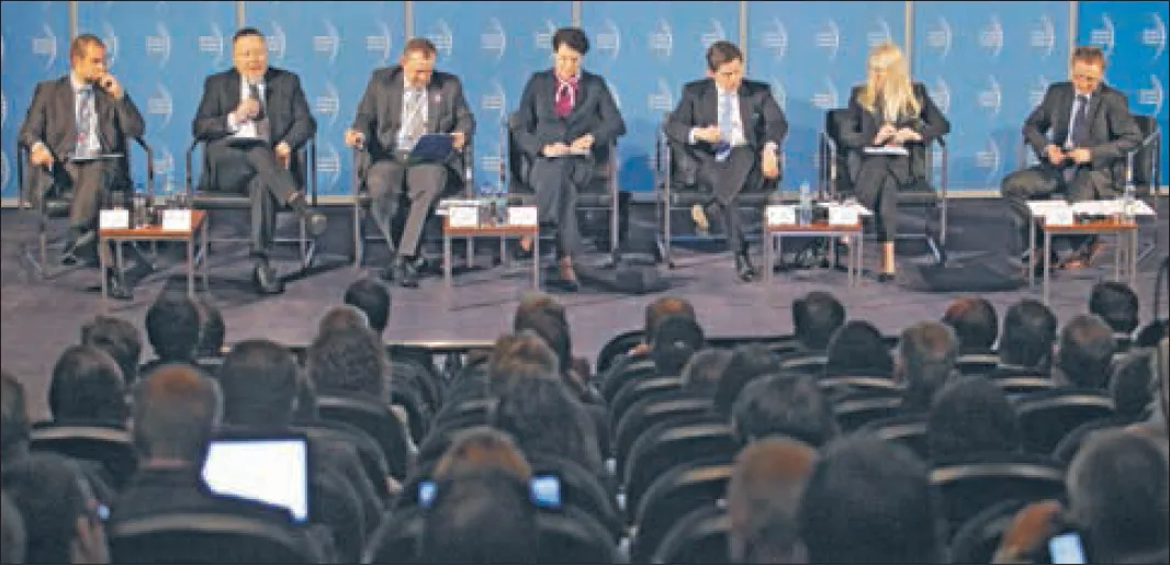 Od lewej: Piotr Ciżkowicz, PKP, Ryszard Hordyński, AT Kearney, Jacek Neska, PKP Cargo, Jana Pieriegud, SGH, Adam Purwin, PKP Cargo, Dorota Raben, Zarząd Morskiego Portu Gdańsk, Konrad Majszyk, DGP