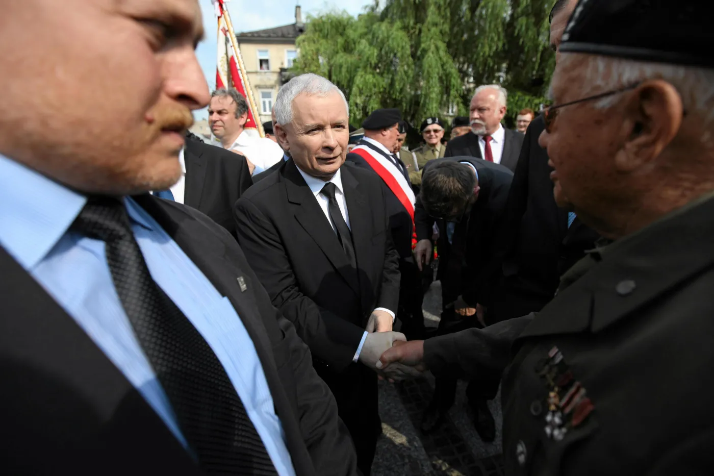 1379144-pomnik-kaczynski-jaroslaw-jpg.jpg