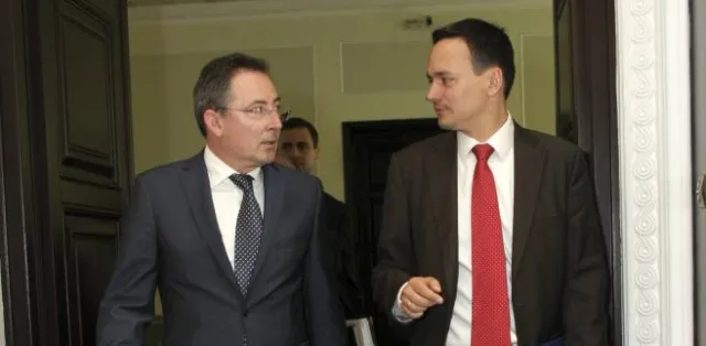 Cichocki i Sienkiewicz przejmują agencje. Zaufani premiera biorą specsłużby